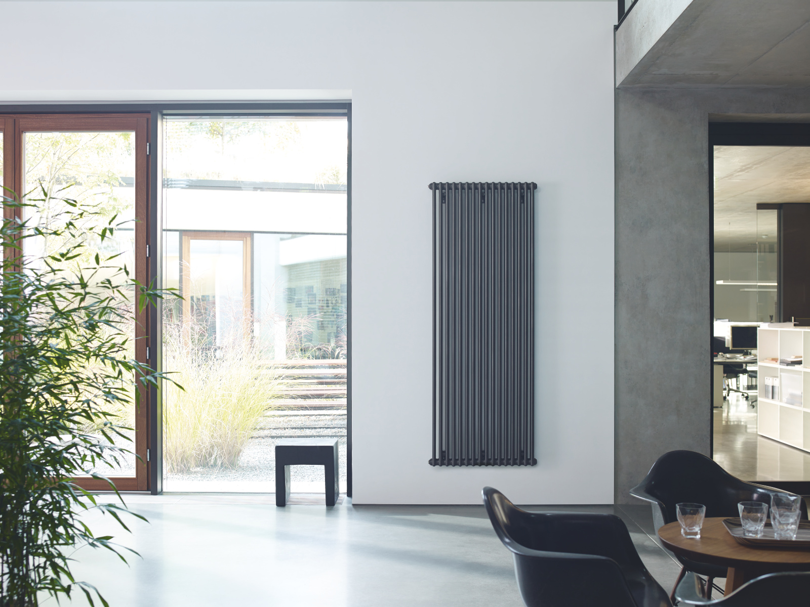 Zehnder_RAD_Charleston-HY_2200_16_volcanic_buero_05 Reference Zehnder Charleston Decorative radiator Front view