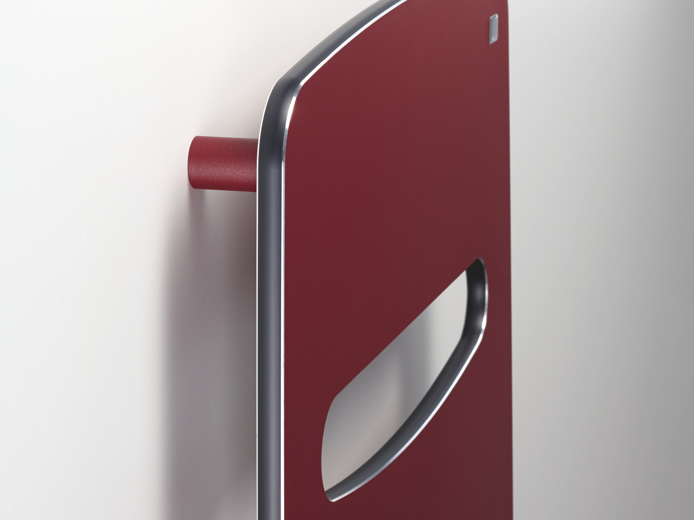 Zehnder_RAD_Vitalo-Spa_wall mounting_cutout Focus Zehnder Vitalo Spa Decorative radiator Side view