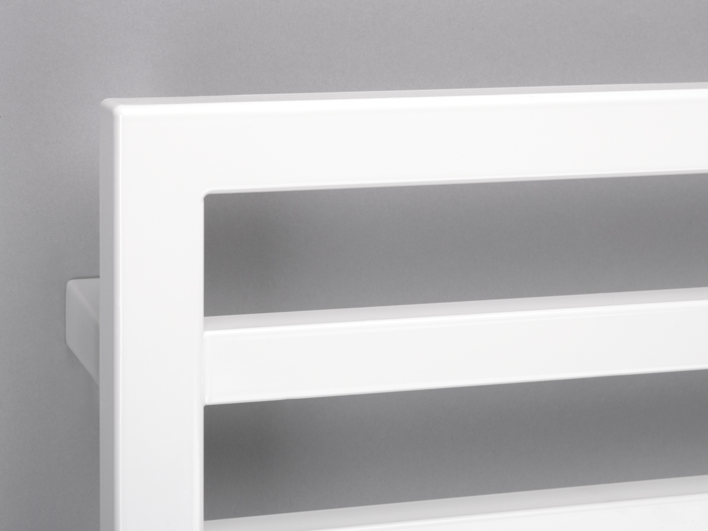 Cut-Out Zehnder Quaro Decorative radiator Side view