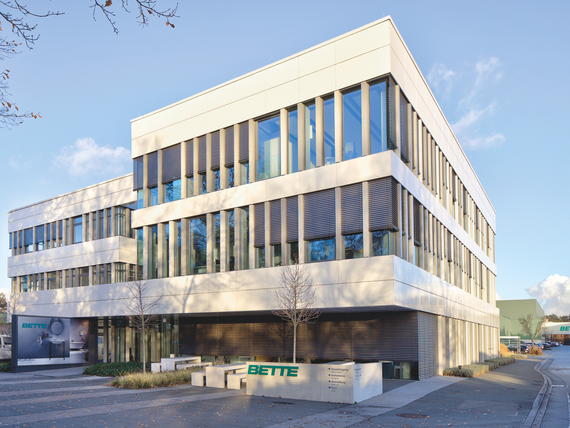 Zehnder_RHC_Deckensegel Carboline-Referenz-Bürogebäude Bette 1.tif Bette, Delbrück, Germany, object report, office building