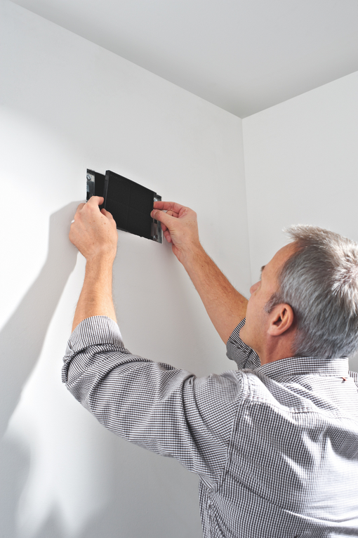 Zehnder_CSY_Design_grilles_Roma_Filter_exchange_people_3 Photograph Zehnder ComfoGrid CLD Comfortable indoor ventilation Front view