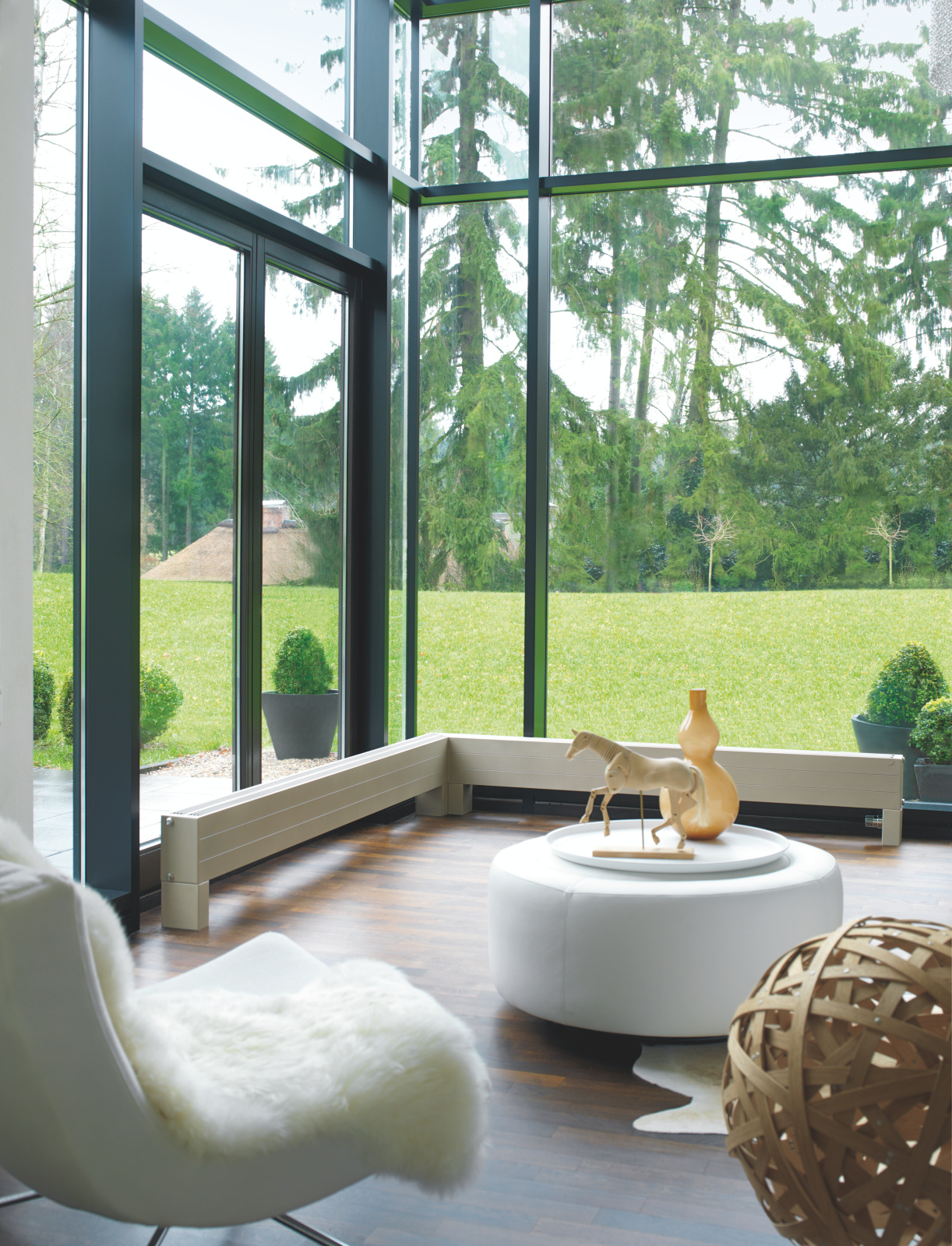 Zehnder_RAD_Radiavector-HY_cream_thermostat_livingroom Rendering Radiavector Bench Decorative radiator 3D view