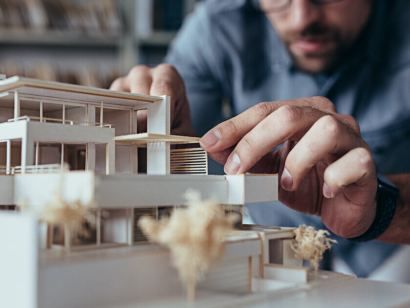 [Translate to Nederlands:] Architect aan het werk ComfoAir E