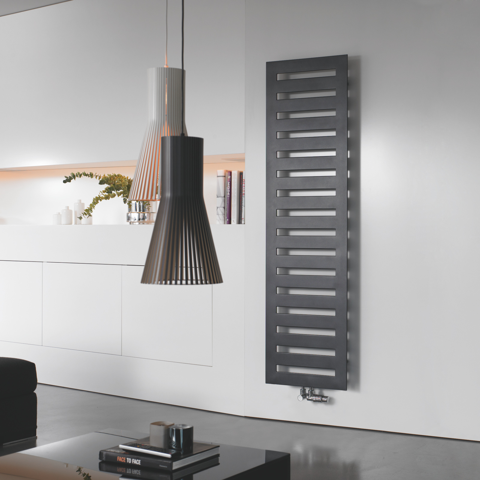Zehnder_RAD_Metropolitan-HY_livingroom_black_print+web Rendering Decorative radiator