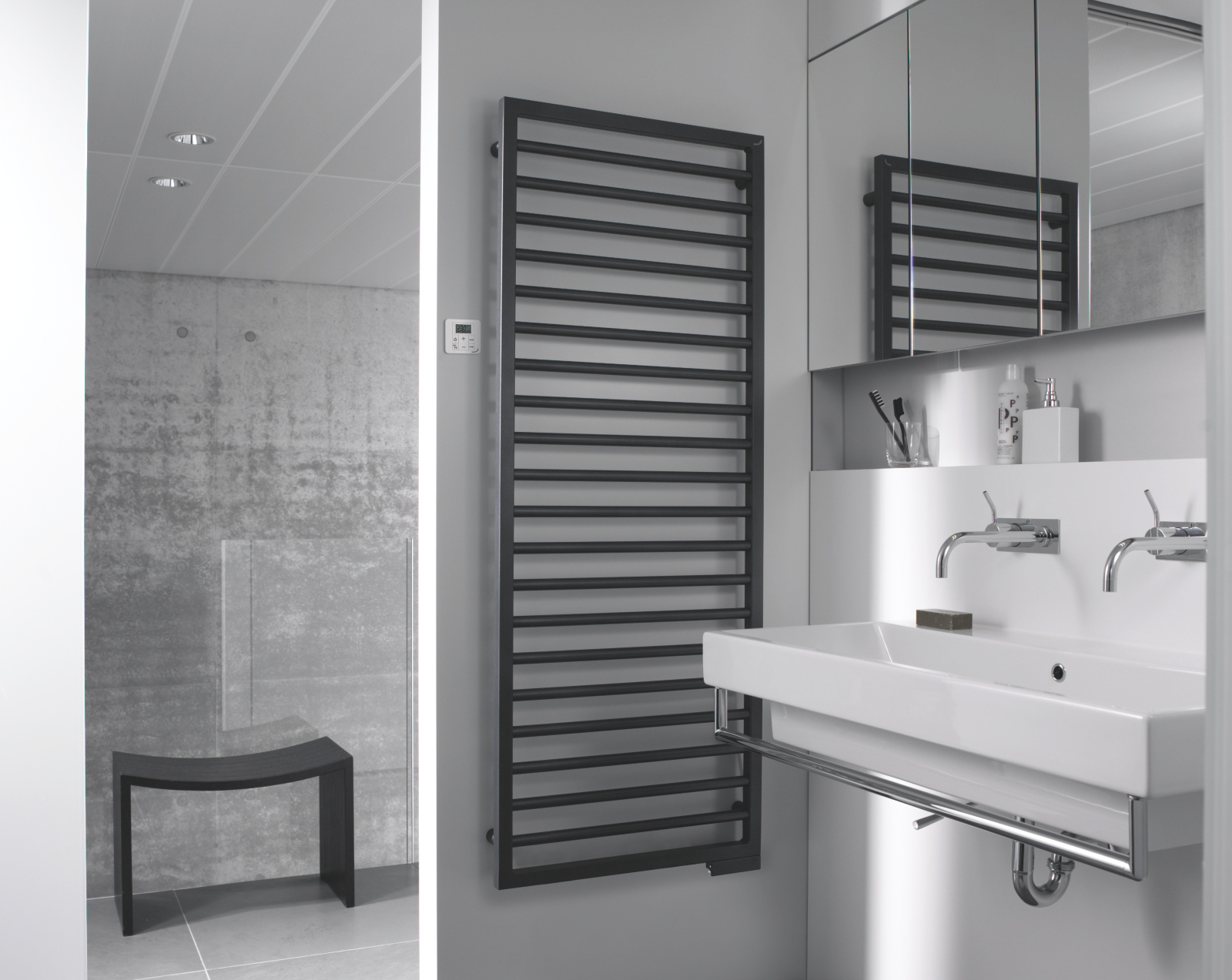 Zehnder_RAD_Subway-EL_RACY-S_bathroom_volcanic_print+web Cut-Out Decorative radiator